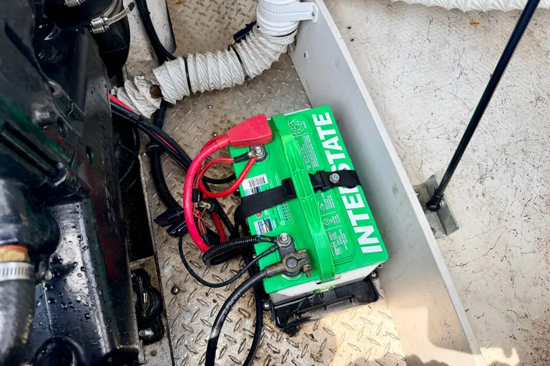 Slide: The Image of Battery compartment of a 2005 Starcraft 2100 IO RE Limited boat with Interstate battery. - 34
