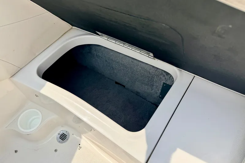 Slide: The Image of Open storage compartment in 2005 Starcraft 2100 IO RE Limited boat. - 38