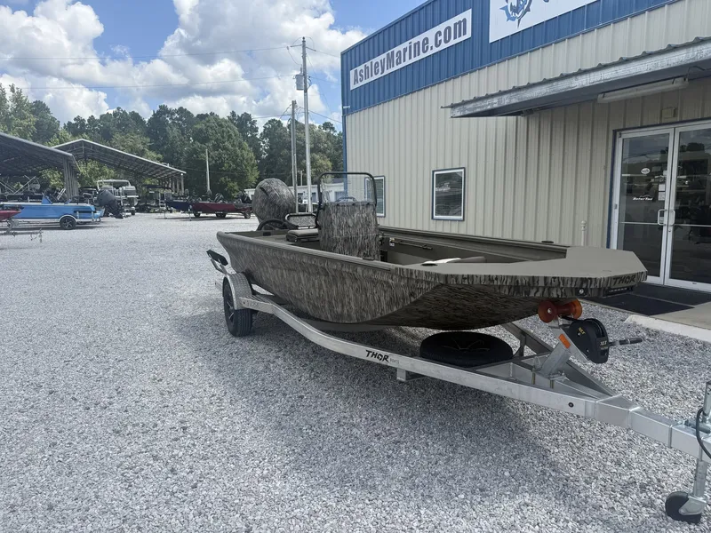 Slide: The Image of Thor Lake Hammer 1900 CC LOW DECK 2027 - 3