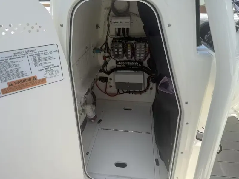 Slide: The Image of Skeeter SX2350 2024 - 18