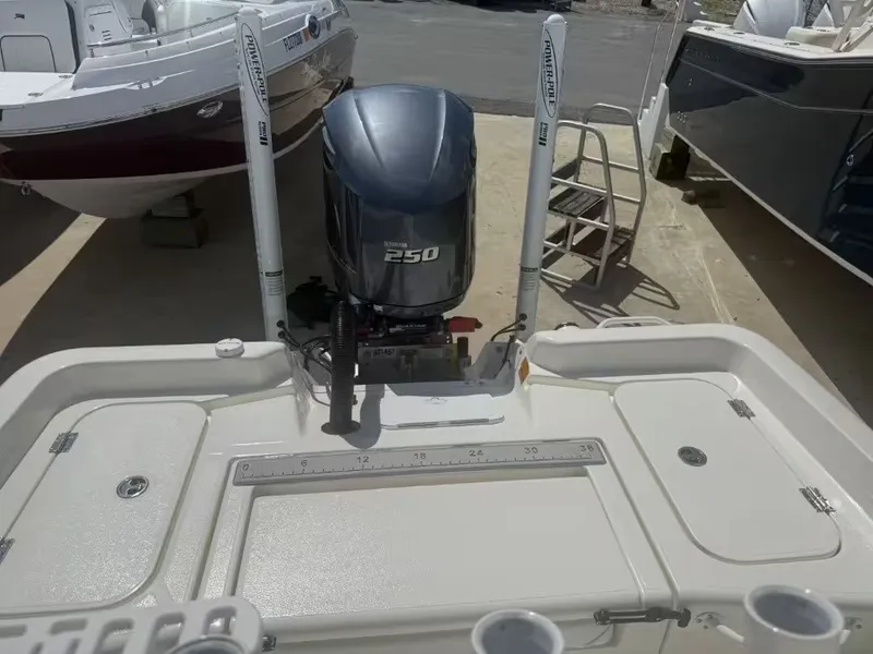Slide: The Image of Skeeter SX2350 2024 - 10