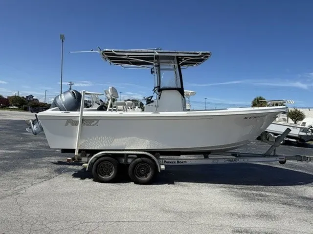 Slide: The Image of Parker Marine 2100 Special Edition 2022 - 6