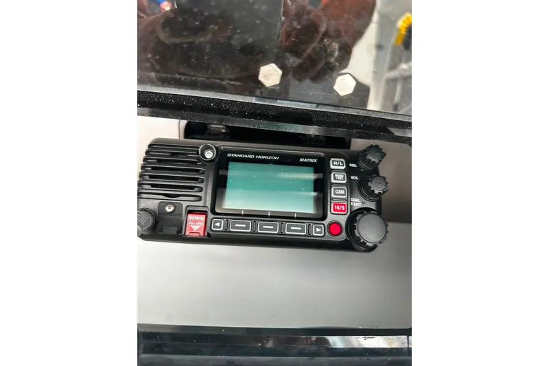 Slide: The Image of VHF radio on 2021 Wellcraft 262 Fisherman boat dashboard. - 17