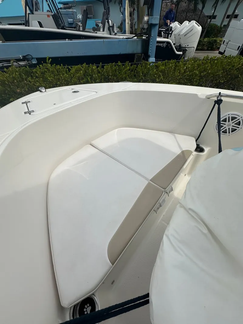 Slide: The Image of Robalo R180 Center Console 2021 - 16
