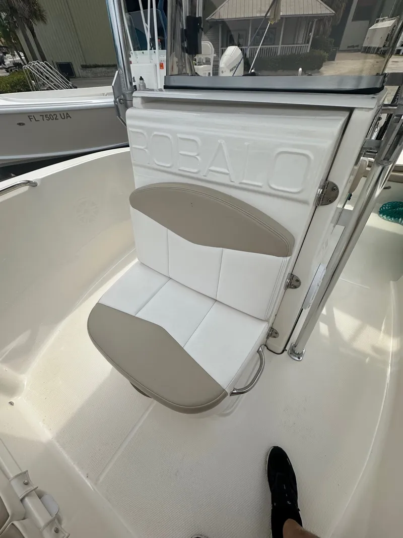 Slide: The Image of Robalo R180 Center Console 2021 - 14