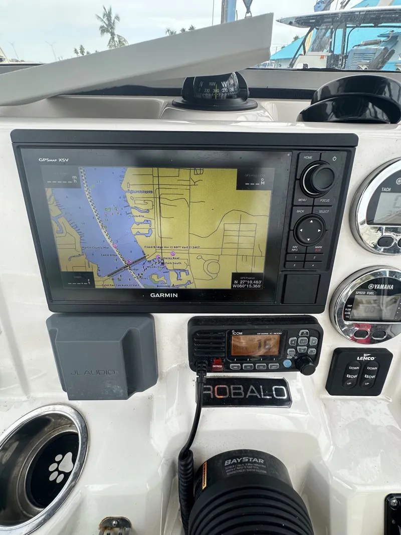 Slide: The Image of Robalo R180 Center Console 2021 - 10