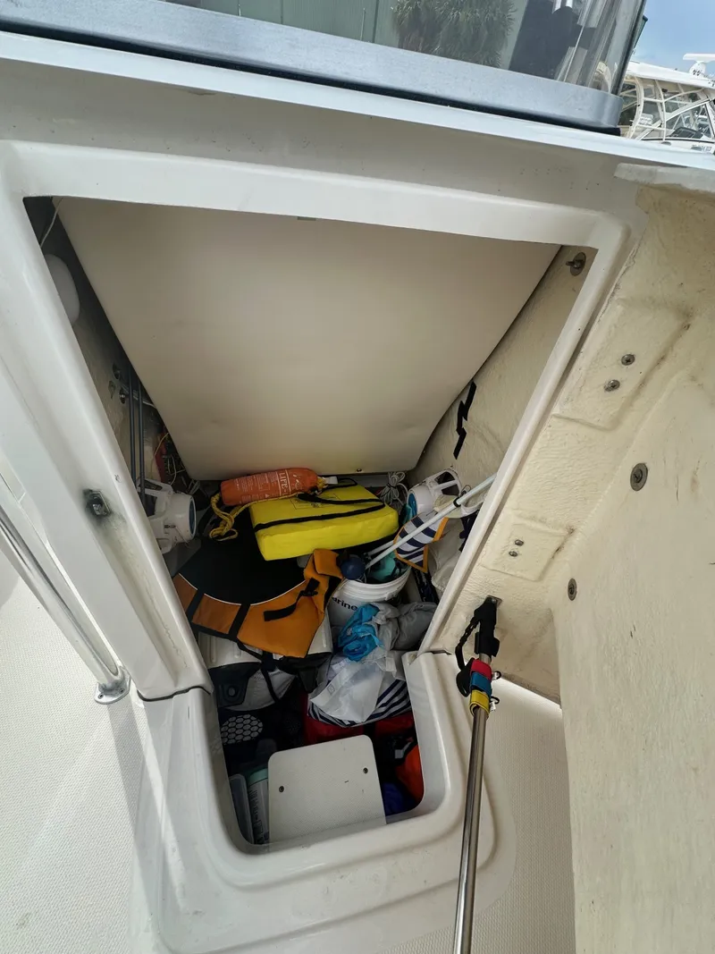 Slide: The Image of Robalo R180 Center Console 2021 - 15