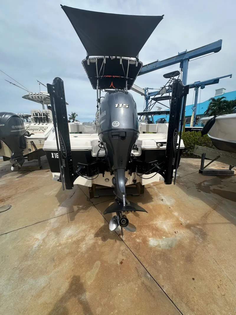 Slide: The Image of Robalo R180 Center Console 2021 - 4