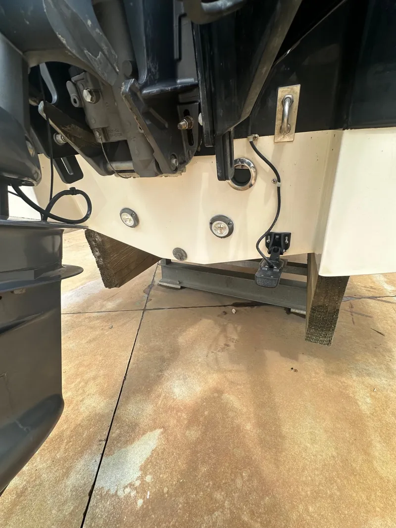 Slide: The Image of Robalo R180 Center Console 2021 - 5