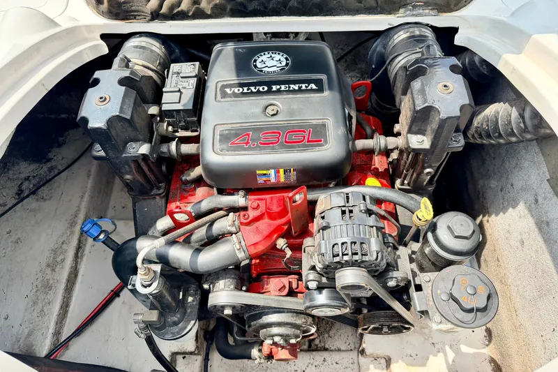 Slide: The Image of Volvo Penta 4.3GL engine in a 2008 Starcraft 2000 IO Limited boat. - 30