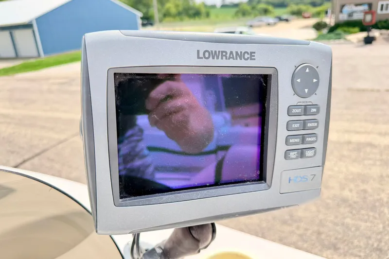 Slide: The Image of Lowrance HDS-7 fishfinder on a 2008 Starcraft 2000 IO Limited boat. - 42