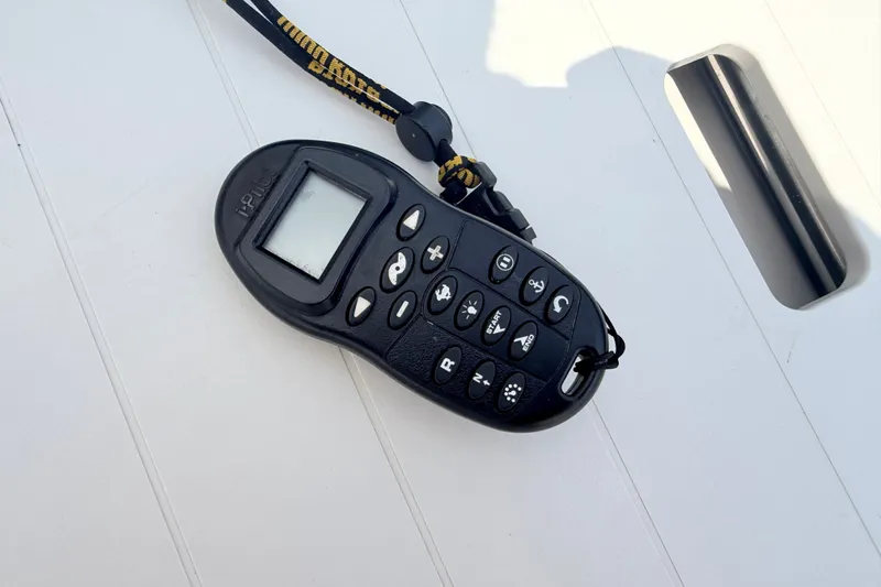 Slide: The Image of Remote control for iPilot system on 2008 Starcraft 2000 IO Limited boat. - 59