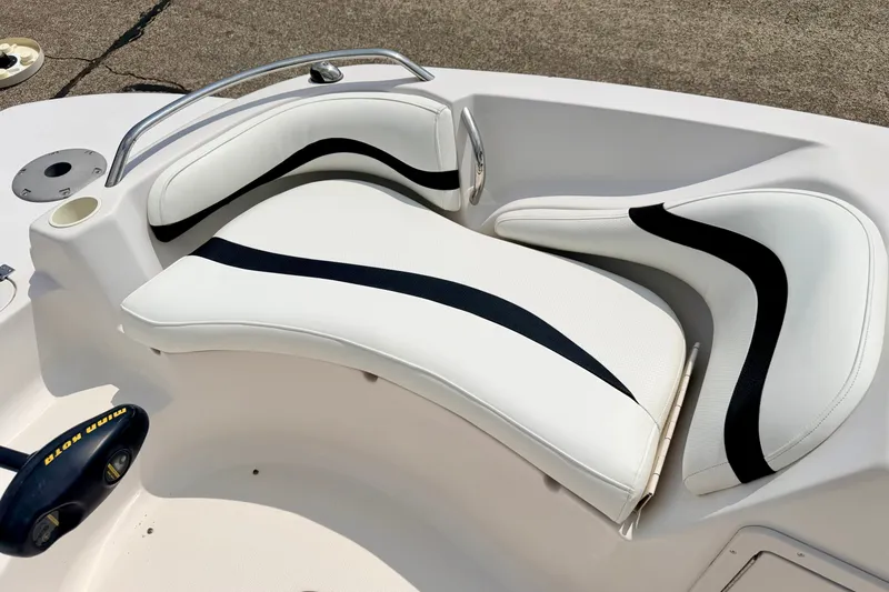 Slide: The Image of White seating area on a 2008 Starcraft 2000 IO Limited boat. - 50