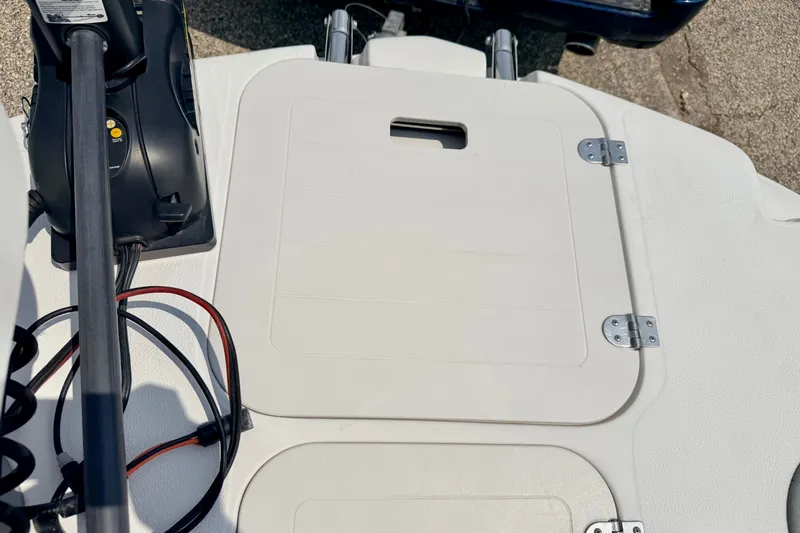 Slide: The Image of 2008 Starcraft 2000 IO Limited boat deck with hatch and motor cables. - 63