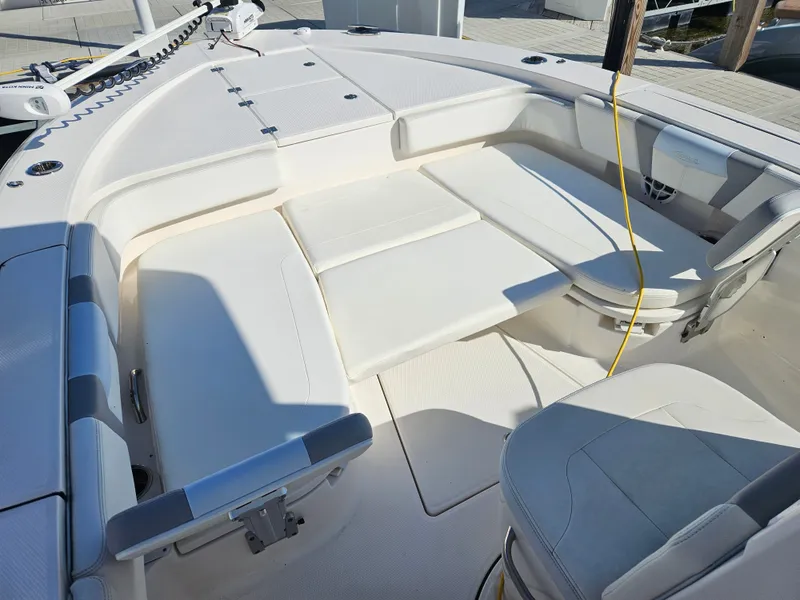 Slide: The Image of Robalo 266 Cayman 2023 - 15