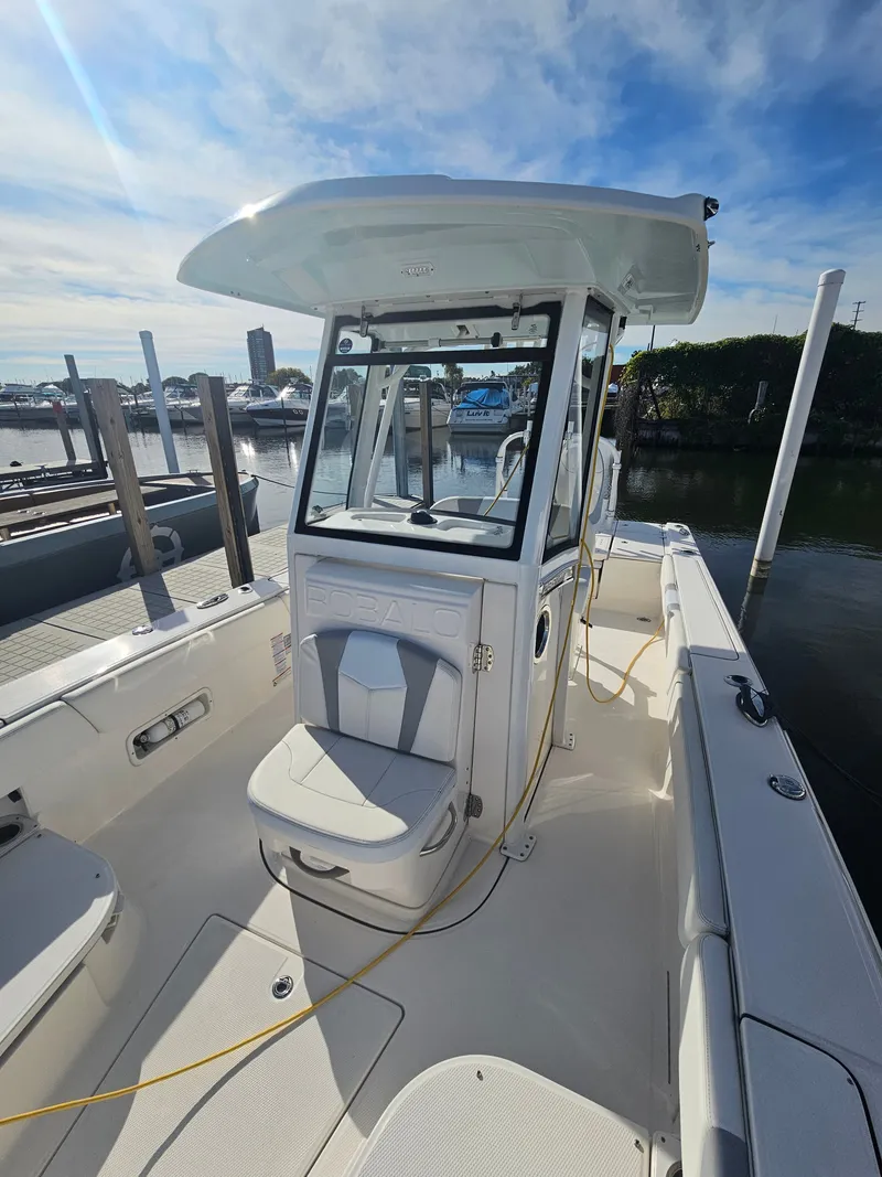 Slide: The Image of Robalo 266 Cayman 2023 - 14