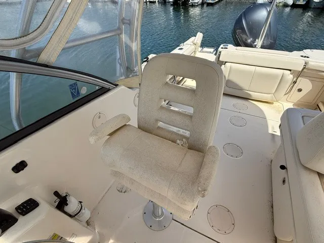 Slide: The Image of A 2015 Grady-White Freedom 255 featuring a beige captain's chair and spacious deck. - 11