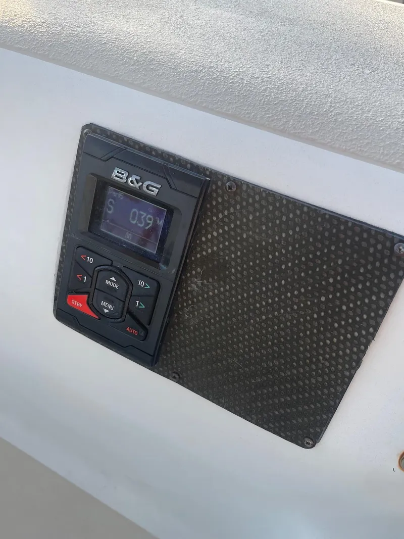 Slide: The Image of A B&G control panel is integrated into the helm console of a J/120 boat. - 31