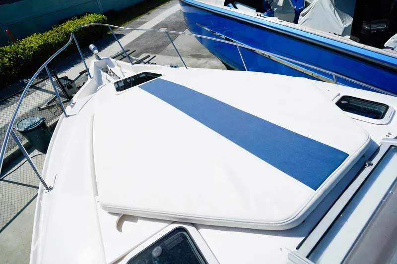 Slide: The Image of 2004 Regal Commodore 2860 boat deck with blue and white sunpad. - 27