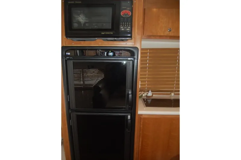 Slide: The Image of Microwave and refrigerator in 2007 Navigator 44 Classic kitchen interior. - 18