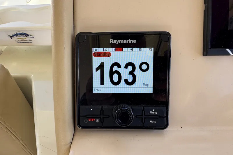 Slide: The Image of Raymarine navigation display showing 163° on a 2006 Navigator 34 Californian boat. - 39