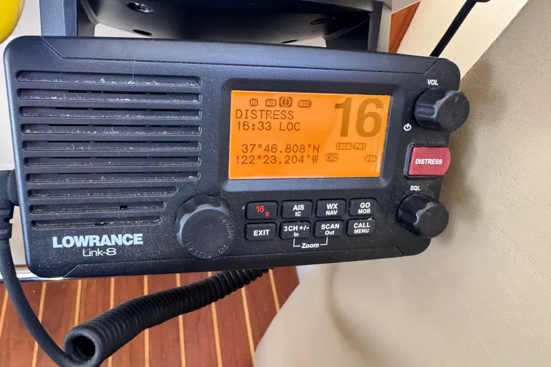 Slide: The Image of VHF radio displaying distress signal coordinates on Navigator 34 Californian, 2006 model. - 34