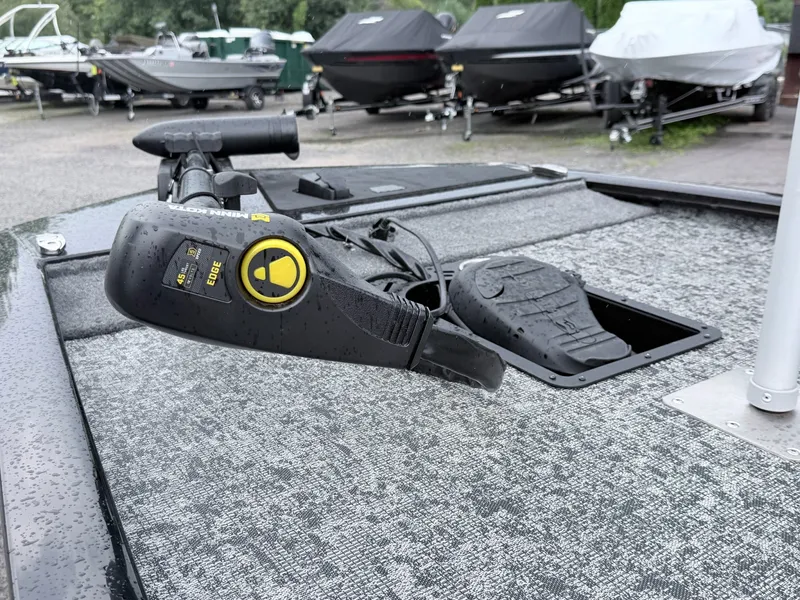 Slide: The Image of Tracker Pro 170 2025 - 25