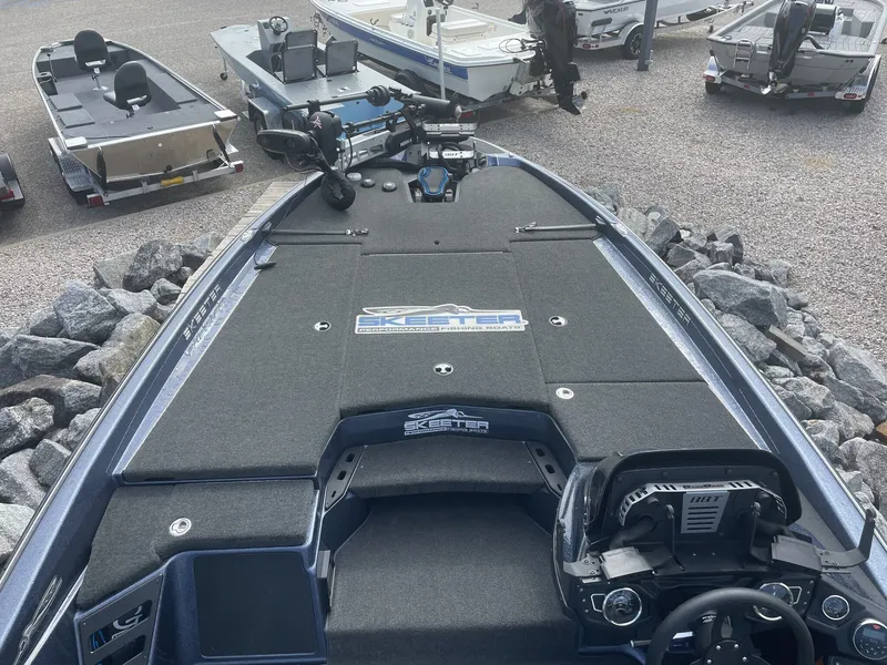 Slide: The Image of Skeeter ZXR Series LOADED 20 2022 - 7