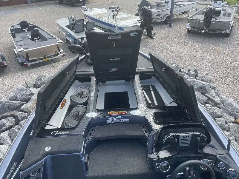 Slide: The Image of Skeeter ZXR Series LOADED 20 2022 - 3