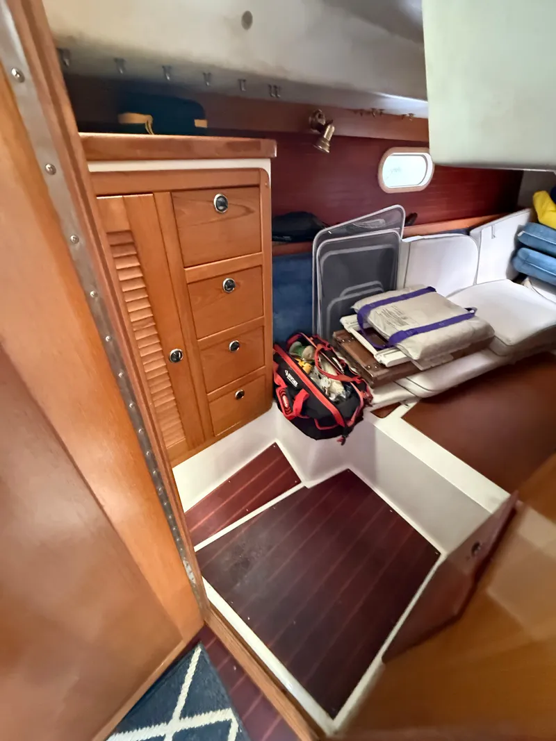 Slide: The Image of Catalina 36 MkII 2000 - 16