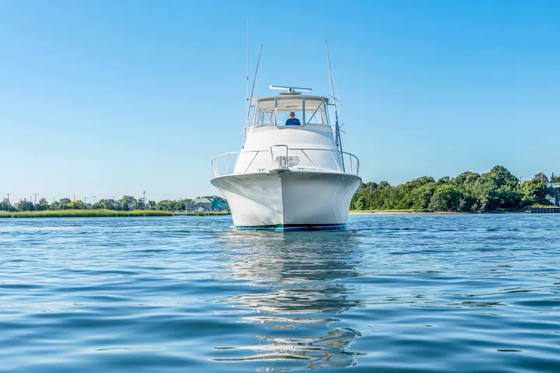 Slide: The Image of A 2007 Ocean Yachts 46 Super Sport cruising on calm water with a clear sky. - 16