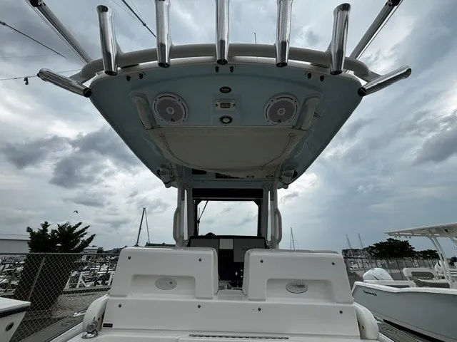 Slide: The Image of Everglades 255 Center Console 2016 - 15