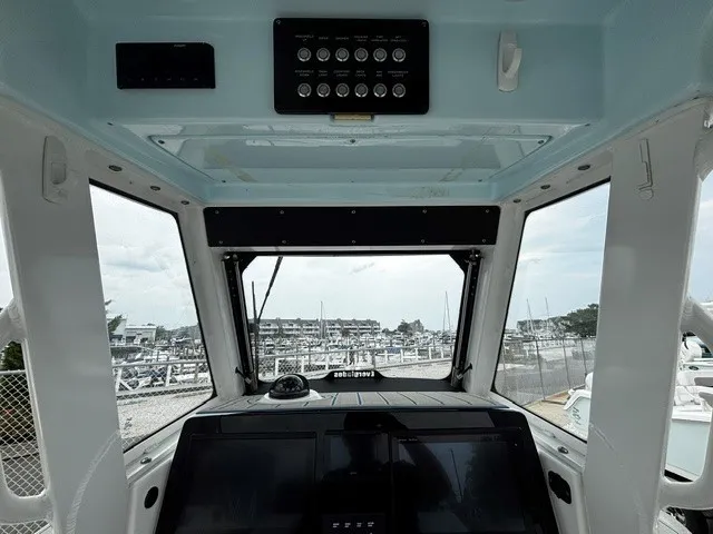 Slide: The Image of Everglades 255 Center Console 2016 - 13