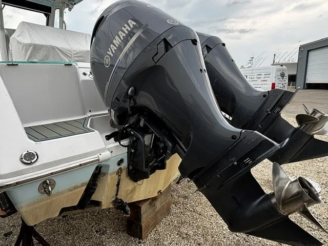 Slide: The Image of Everglades 255 Center Console 2016 - 24