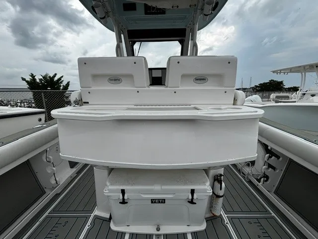 Slide: The Image of Everglades 255 Center Console 2016 - 18