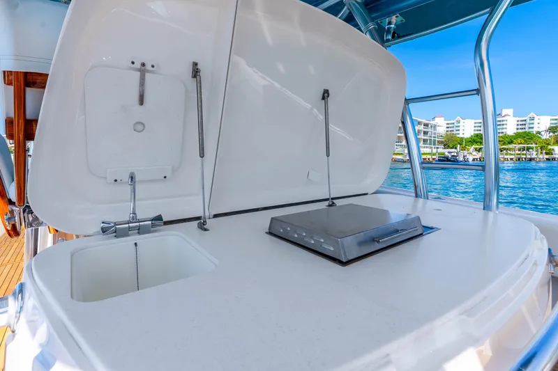 Slide: The Image of Outdoor kitchen on 2015 Intrepid 475 Panacea yacht with sink and grill. - 24