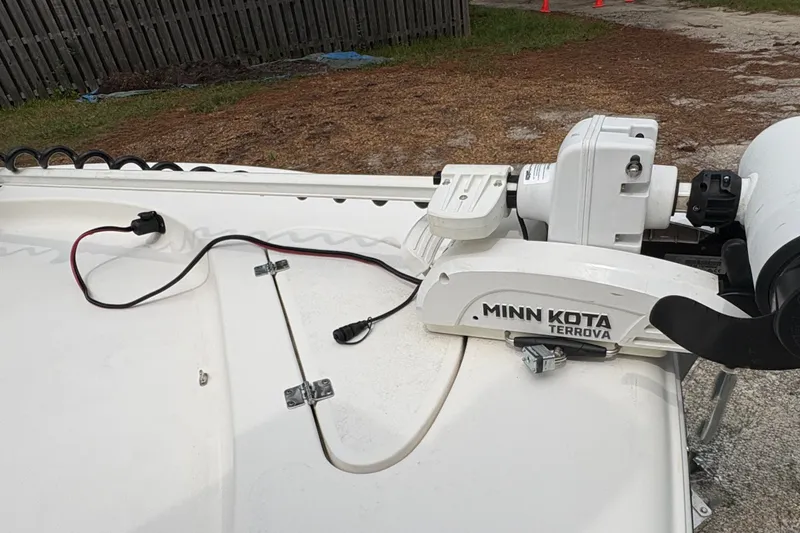 Slide: The Image of 2019 Tidewater 2200 Carolina Bay boat with Minn Kota Terrova trolling motor. - 34