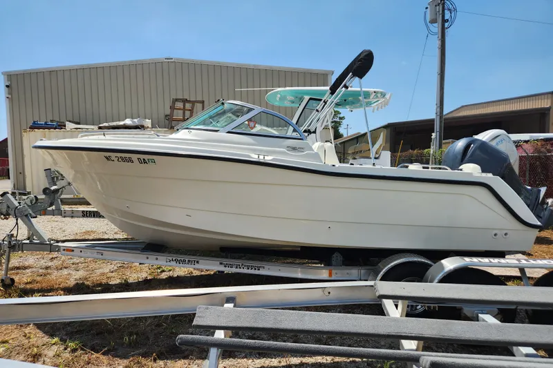 The Image of 2004 Hydra-Sports Lightning 202 DC boat on trailer, parked outdoors. - 0
