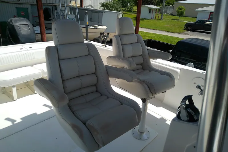 Slide: The Image of 2004 Stamas 310 Tarpon boat with two cushioned captain's chairs on deck. - 19
