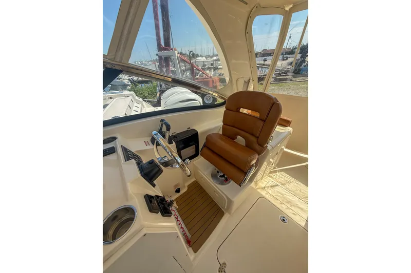 Slide: The Image of 2018 Scout 275 Dorado helm with brown leather seat and steering wheel. - 22