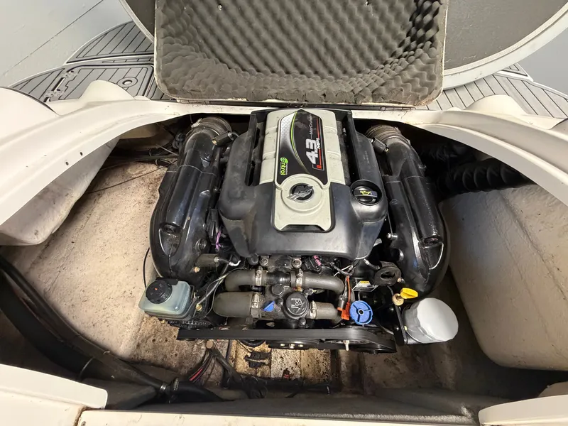 Slide: The Image of An open engine compartment of a 2015 Starcraft 220 STARSTEP with a 4.3-liter engine. - 19