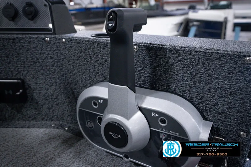 Slide: The Image of Throttle control panel of 2026 Lund 1800 Explorer SS boat, featuring Reeder-Trausch Marine branding. - 44