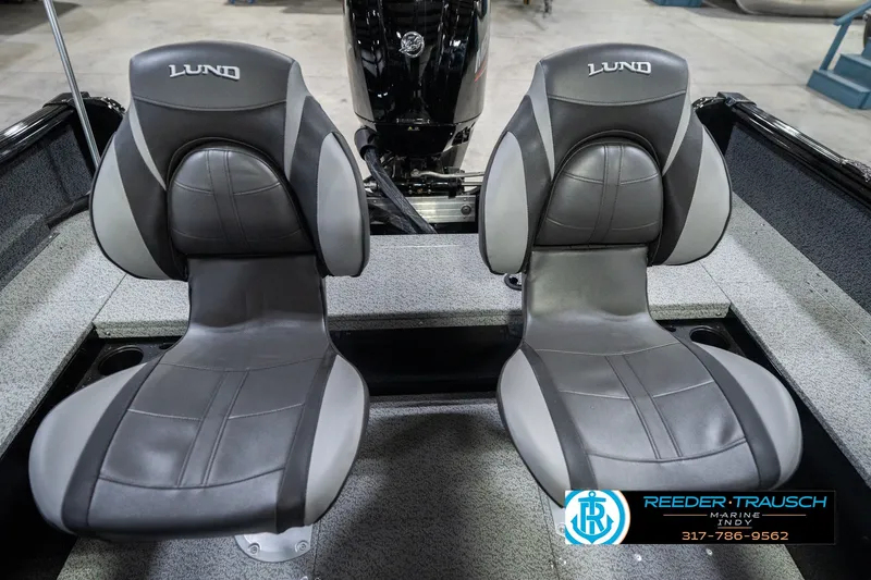 Slide: The Image of 2026 Lund 1800 Explorer SS boat seats, gray and black, with Reeder-Trausch Marine logo. - 68