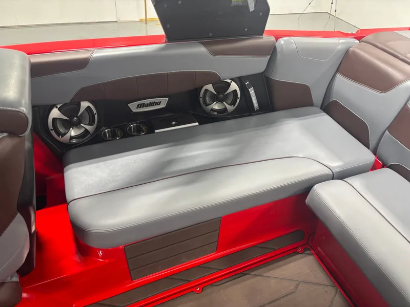 Slide: The Image of Malibu Wakesetter 22 LSV 2020 - 13