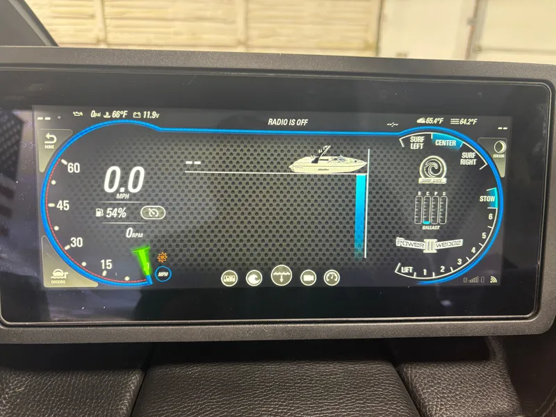 Slide: The Image of Malibu Wakesetter 22 LSV 2020 - 25