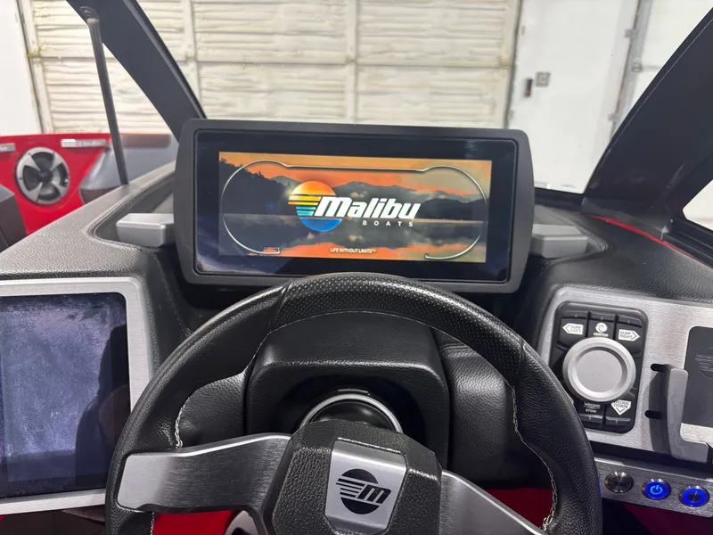 Slide: The Image of Malibu Wakesetter 22 LSV 2020 - 22
