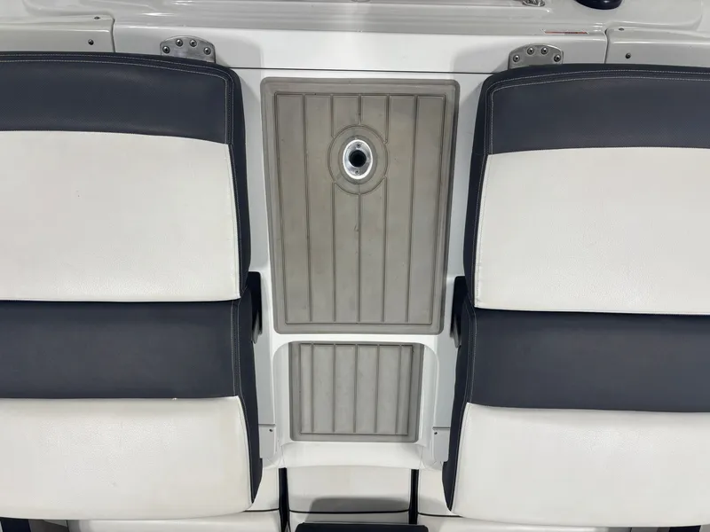 Slide: The Image of Crownline Boats 210 SS 2021 - 14