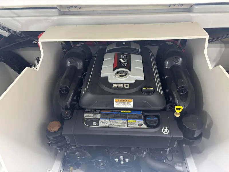 Slide: The Image of Crownline Boats 210 SS 2021 - 21