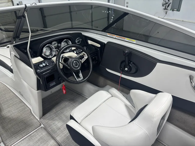 Slide: The Image of Crownline Boats 210 SS 2021 - 23