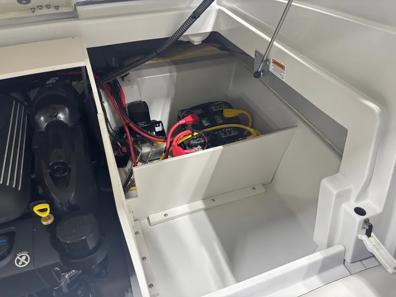 Slide: The Image of Crownline Boats 210 SS 2021 - 20